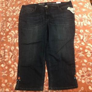 NWT denim mid rise Capri jeans